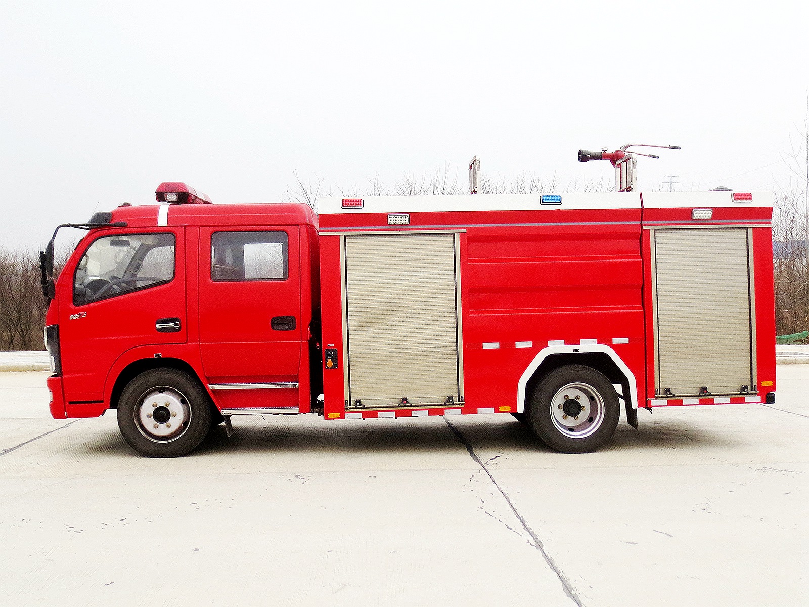 東風(fēng)多利卡D7-5.5立方水罐消防車