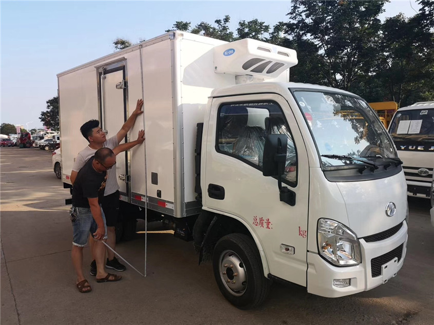 躍進(jìn)小福星3.26米冷藏車