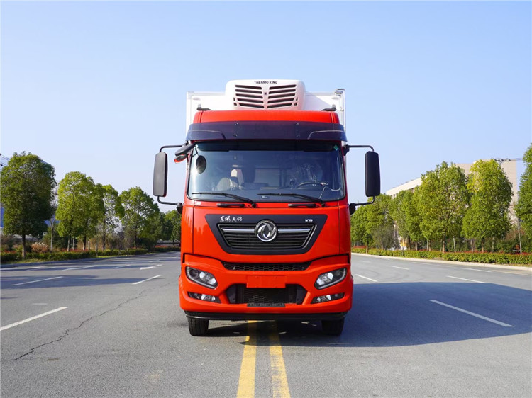 東風(fēng)天錦KR高頂雙臥6.8米冷藏車